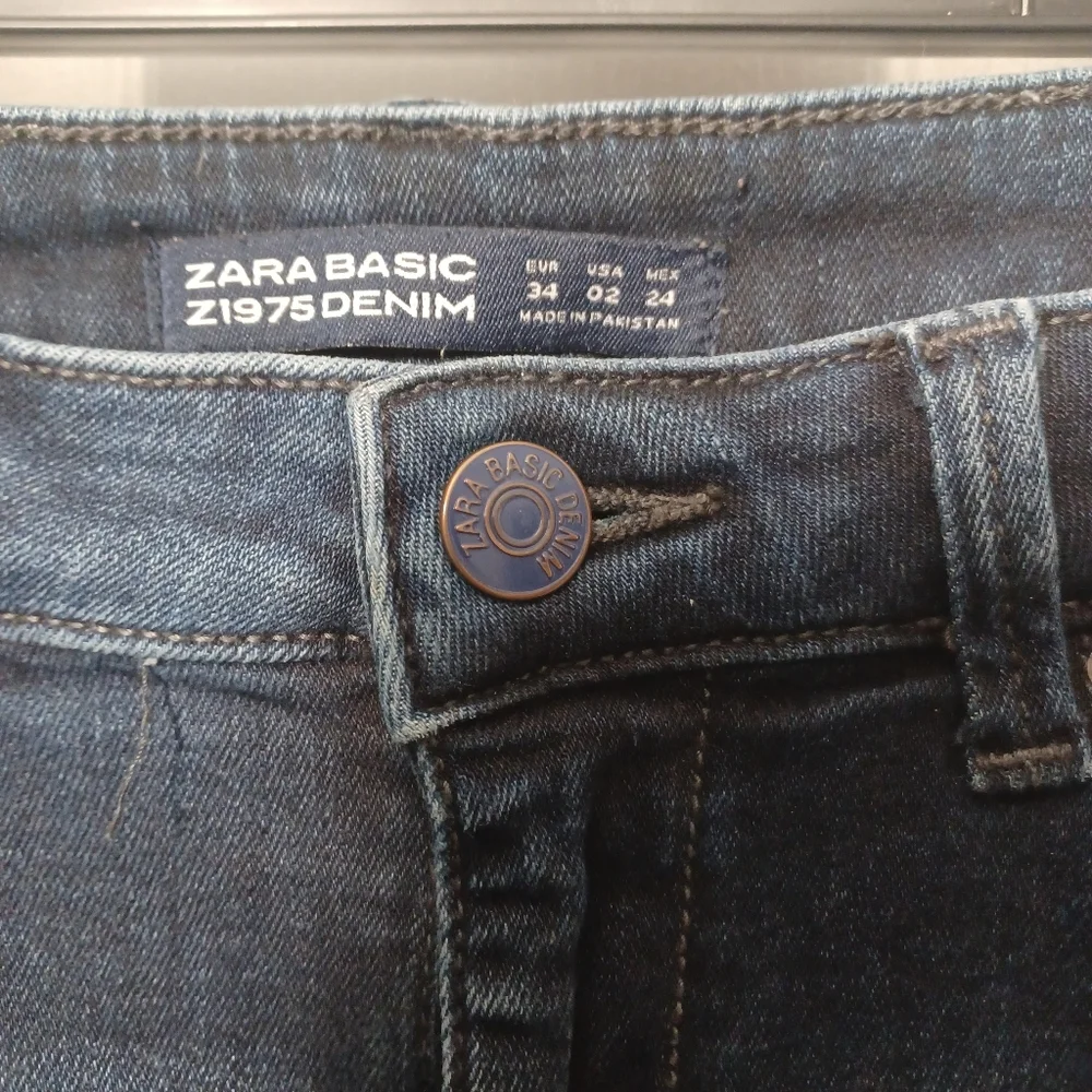 Zara Basic Distressed Skinny Jeans Sz 2